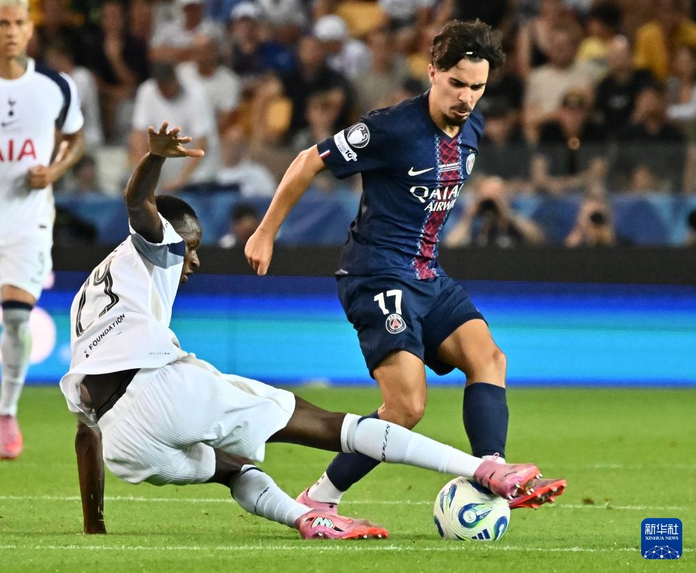 球员被寄予 球员被寄予